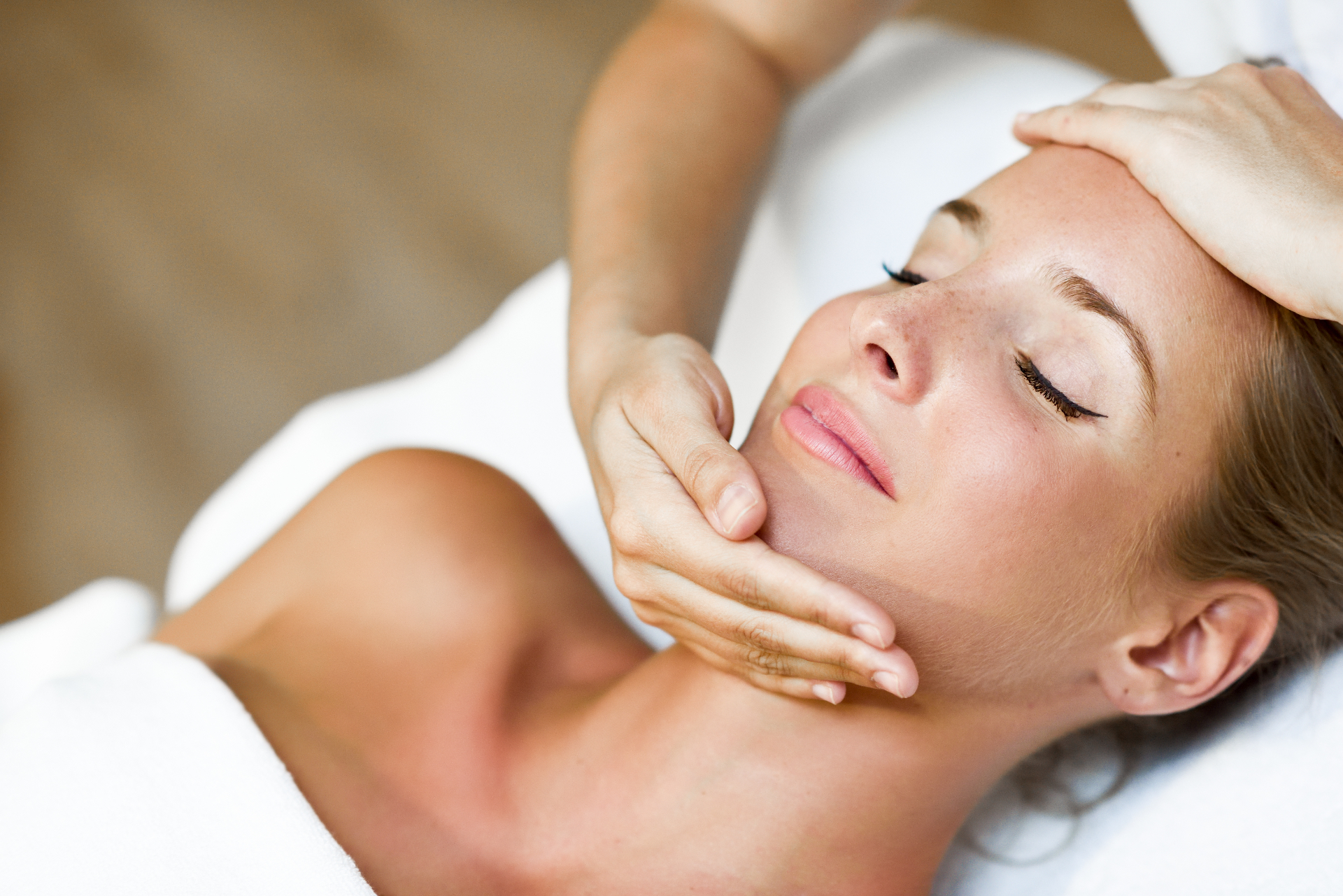 Soin visage — éclat naturel, lumière douce